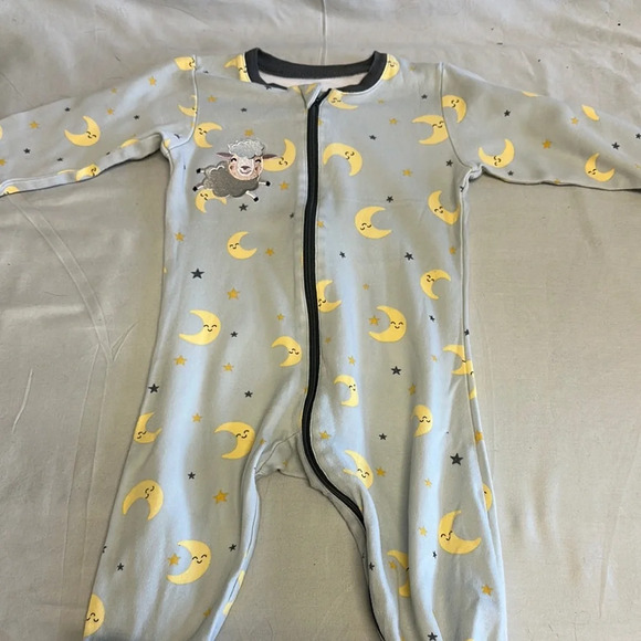 ⭐️ Tuffy Grey and Yellow onesie sleeper with embroidered lamb and moon Print - Picture 3 of 3